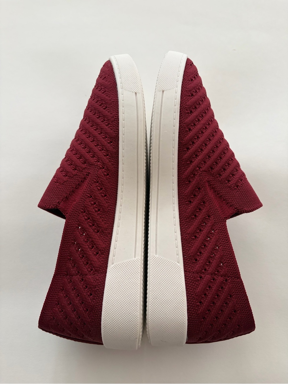 Sonoma Knit Slip-On Sneakers in Berry New w/o tag size 8.5 med - Picture 3 of 10
